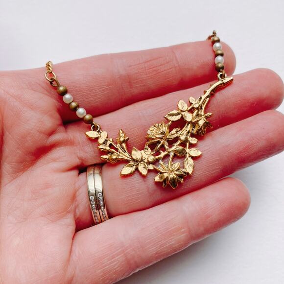 VTG 1950s Signed ART Floral Gold Tone Necklace Faux Pearl Mid Century Jewelry - Picture 5 of 10